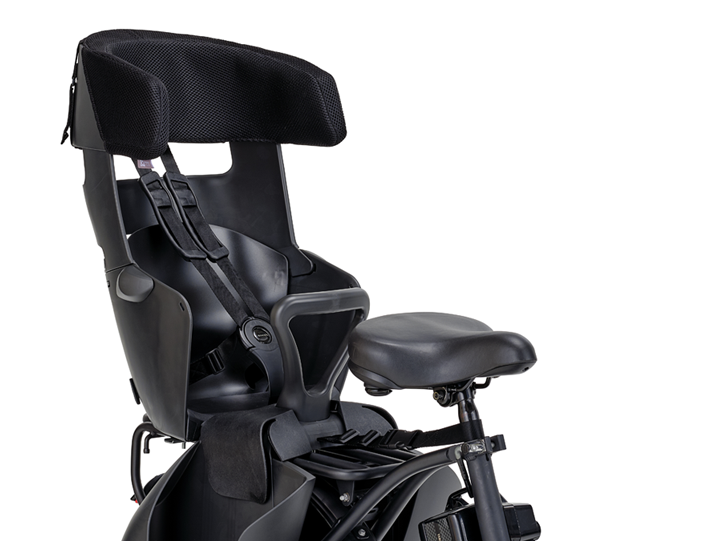 衝撃に強く、丈夫で劣化しにくい樹脂の特性を活かしたものづくり